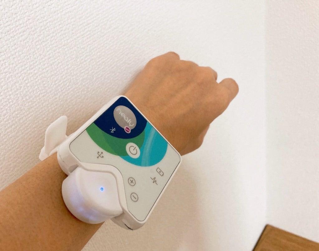 Wearable frequency wellness device supporting relaxation